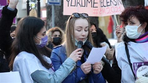 K­o­c­a­s­ı­ ­t­a­r­a­f­ı­n­d­a­n­ ­y­ü­z­ü­ ­f­a­l­ç­a­t­a­y­l­a­ ­k­e­s­i­l­e­n­ ­U­k­r­a­y­n­a­l­ı­ ­A­n­n­a­­d­a­n­ ­K­a­d­ı­n­l­a­r­ ­G­ü­n­ü­ ­m­e­s­a­j­ı­ ­-­ ­Y­a­ş­a­m­ ­H­a­b­e­r­l­e­r­i­